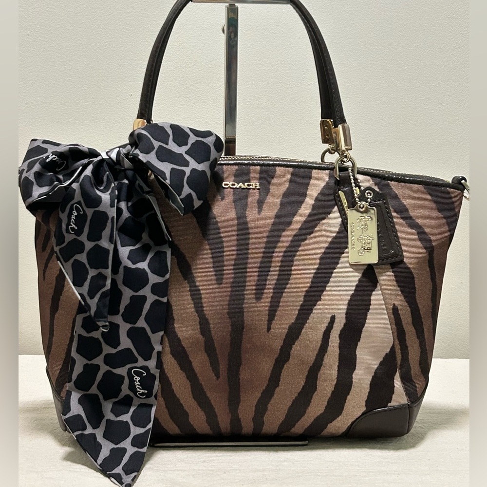 COACH Madison Kelsey Animal Print Jacquard w/Leather Trim Satchel/Crossbody Bag - Picture 3 of 14